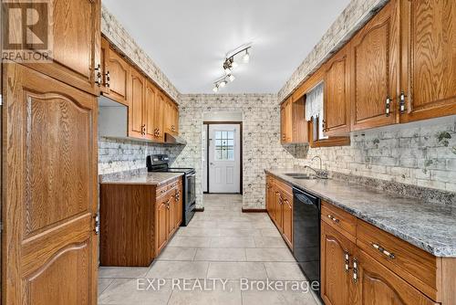 47 Fox Lane, Belleville (Thurlow Ward), ON - Indoor Photo Showing Kitchen With Double Sink