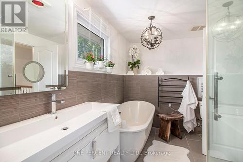 1042 Harkness Avenue, Ottawa, ON - Indoor Photo Showing Bathroom