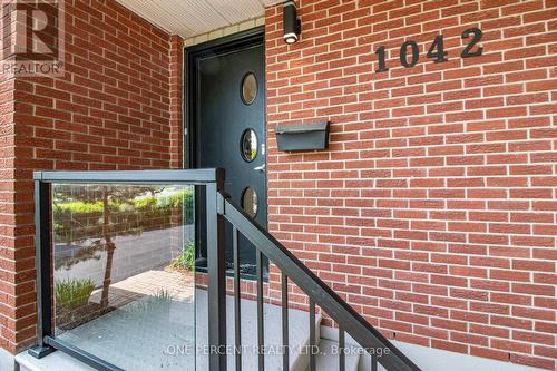 1042 Harkness Avenue, Ottawa, ON - Outdoor With Exterior