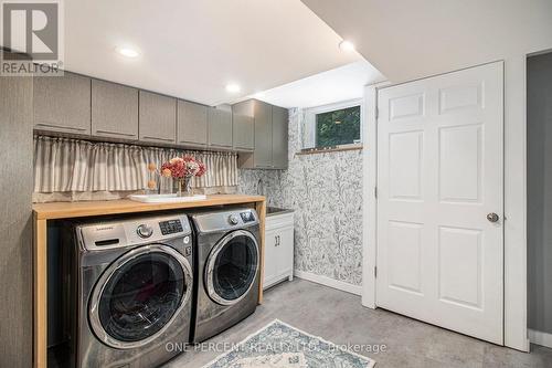 1042 Harkness Avenue, Ottawa, ON - Indoor Photo Showing Laundry Room