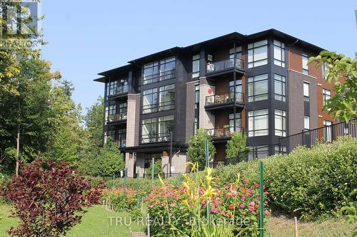 201 - 120 CORTILE PRIVATE S  Ottawa, ON K1V 2S8