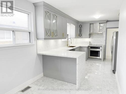 Kitchen - 3708 Woodruff Crescent, Mississauga, ON - Indoor Photo Showing Kitchen With Upgraded Kitchen
