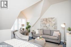 Large room with High ceilings - 