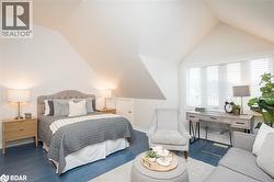 Open that small door...Large storage nook - 