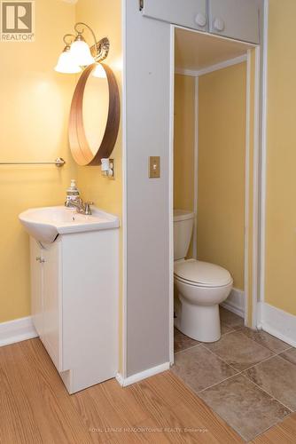 5853 Mcleod Road, Niagara Falls, ON - Indoor Photo Showing Bathroom