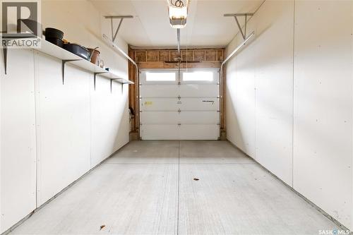 14 3214 11Th Street, Saskatoon, SK - Indoor Photo Showing Garage