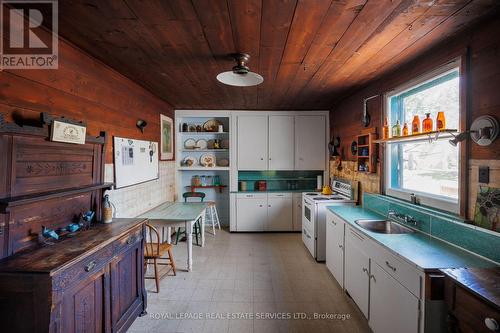 1506 Estes Crescent, Mississauga, ON - Indoor Photo Showing Kitchen
