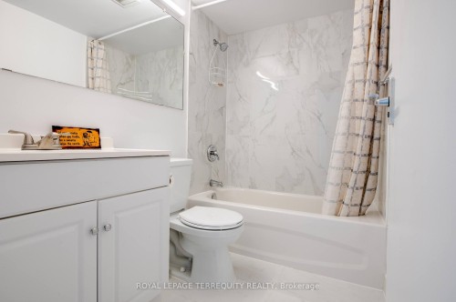 2807-5 Massey Square, Toronto, ON - Indoor Photo Showing Bathroom