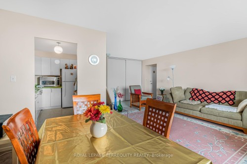 2807-5 Massey Square, Toronto, ON - Indoor Photo Showing Dining Room