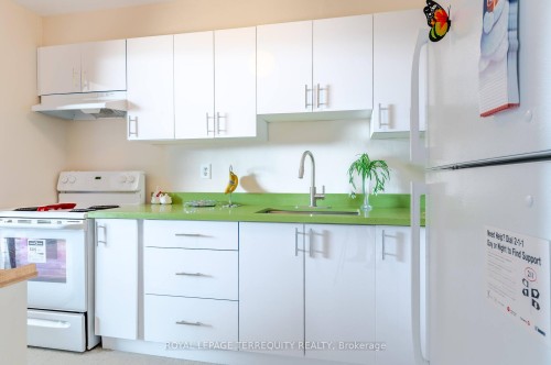2807-5 Massey Square, Toronto, ON - Indoor Photo Showing Kitchen