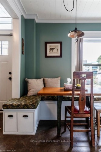 210 Charlton Avenue E, Hamilton, ON - Indoor Photo Showing Dining Room