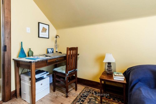 210 Charlton Avenue E, Hamilton, ON - Indoor