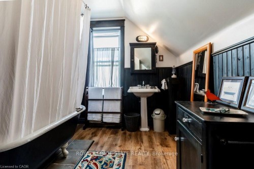 210 Charlton Avenue E, Hamilton, ON - Indoor