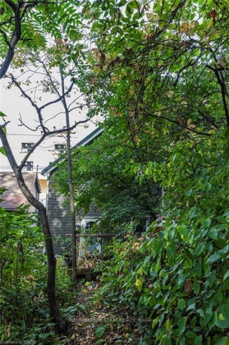 210 Charlton Avenue E, Hamilton, ON - Outdoor