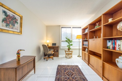 306-1300 Bloor Street, Mississauga, ON - Indoor