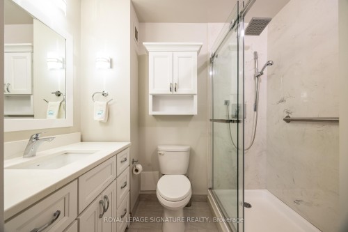 306-1300 Bloor Street, Mississauga, ON - Indoor Photo Showing Bathroom