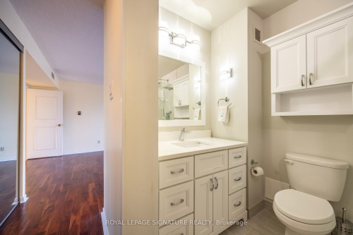 306-1300 Bloor Street, Mississauga, ON - Indoor Photo Showing Bathroom