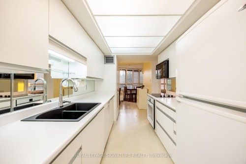 306-1300 Bloor Street, Mississauga, ON - Indoor Photo Showing Kitchen With Double Sink