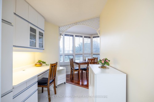 306-1300 Bloor Street, Mississauga, ON - Indoor Photo Showing Dining Room