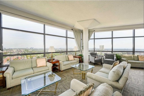 306-1300 Bloor Street, Mississauga, ON - Indoor Photo Showing Living Room
