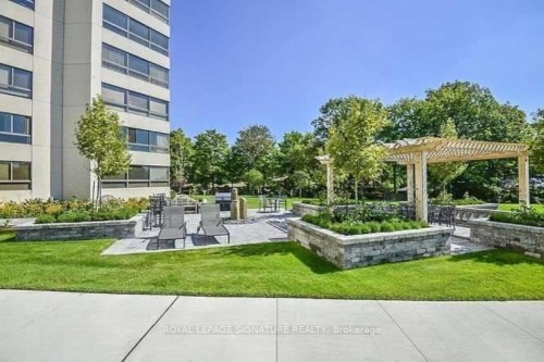 306-1300 Bloor Street, Mississauga, ON - Outdoor