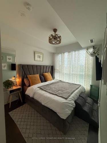 512-150 Logan Avenue, Toronto, ON - Indoor Photo Showing Bedroom