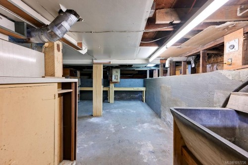 1467 Finlayson Pl, Victoria, BC 