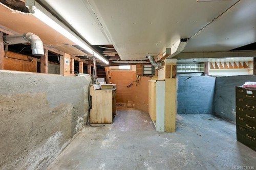 1467 Finlayson Pl, Victoria, BC 