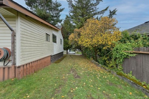 1467 Finlayson Pl, Victoria, BC 