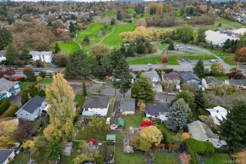 1467 Finlayson Pl, Victoria, BC 