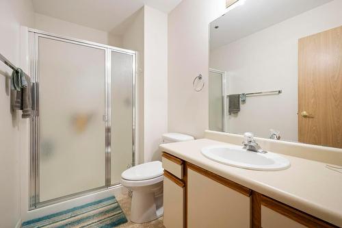 112-1045 Sutherland Avenue, Kelowna, BC - Indoor Photo Showing Bathroom