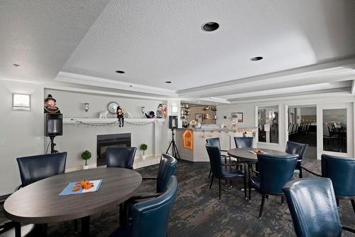 112-1045 Sutherland Avenue, Kelowna, BC - Indoor Photo Showing Dining Room