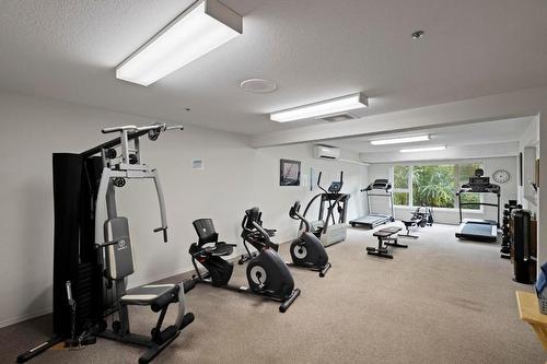 112-1045 Sutherland Avenue, Kelowna, BC - Indoor Photo Showing Gym Room