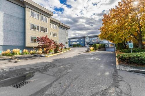 112-1045 Sutherland Avenue, Kelowna, BC - Outdoor