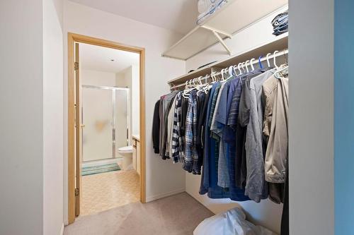 112-1045 Sutherland Avenue, Kelowna, BC - Indoor With Storage