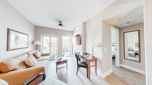 445-1200 Rancher Creek Road, Osoyoos, BC - Indoor Photo Showing Living Room