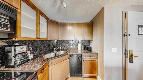 445-1200 Rancher Creek Road, Osoyoos, BC - Indoor Photo Showing Kitchen With Double Sink