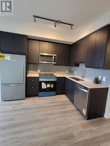 1521 - 3270 Sheppard Avenue E, Toronto, ON - Indoor Photo Showing Kitchen With Double Sink