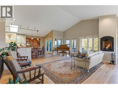 3275 Merlot Court, West Kelowna, BC - Indoor Photo Showing Living Room