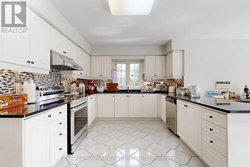 46 Green Ash Crescent, Richmond Hill, ON - Indoor Photo Showing Kitchen