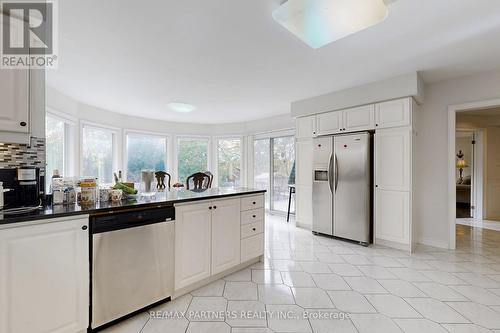 46 Green Ash Crescent, Richmond Hill, ON - Indoor Photo Showing Kitchen