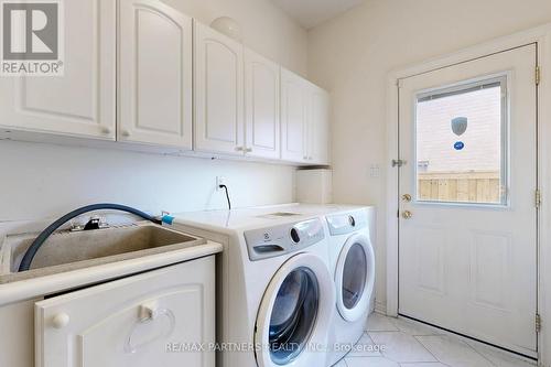 46 Green Ash Crescent, Richmond Hill, ON - Indoor Photo Showing Laundry Room