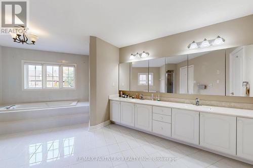 46 Green Ash Crescent, Richmond Hill, ON - Indoor Photo Showing Bathroom
