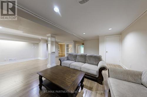 46 Green Ash Crescent, Richmond Hill, ON - Indoor Photo Showing Living Room