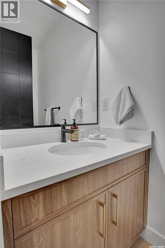 911 Traeger Manor, Saskatoon, SK - Indoor