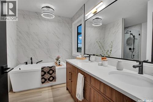 911 Traeger Manor, Saskatoon, SK - Indoor Photo Showing Bathroom