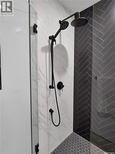 911 Traeger Manor, Saskatoon, SK - Indoor Photo Showing Bathroom