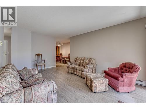 3609 30 Avenue Unit# 208, Vernon, BC - Indoor Photo Showing Living Room