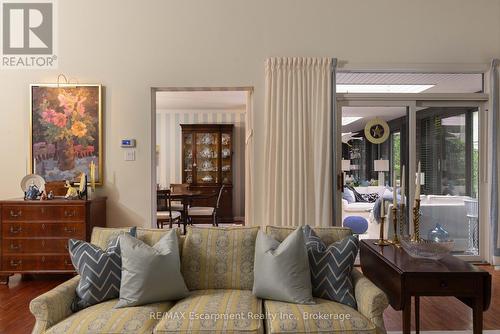 1168 Carey Road, Oakville (Mo Morrison), ON - Indoor Photo Showing Living Room