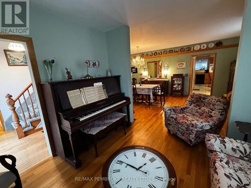 580 Miller Street, Pembroke, ON - Indoor Photo Showing Living Room